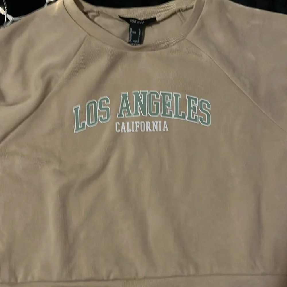 Short Sleeve Crew Neck Crop Top - Picture 5 of 8